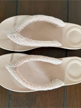 FitFlop Women's Plush Toe-Post Sandals in Light Blush